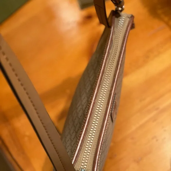 Celine leather shoulder bag and matching wallet EUC. get Both - Picture 11 of 15